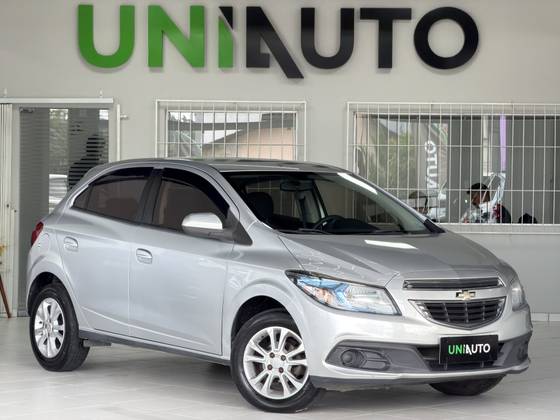CHEVROLET ONIX 1.4 MPFI LT 8V FLEX 4P MANUAL CHEVROLET ONIX 1.4 MPFI LT 8V FLEX 4P MANUAL